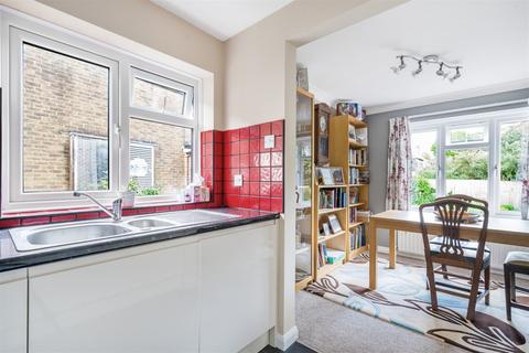 4 Barnhouse Close, Pulborough, RH20 2HT