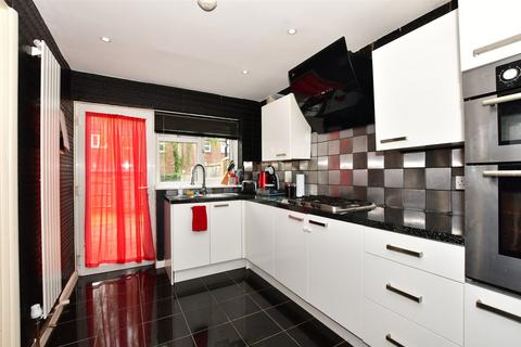 3 bedroom end of terrace house for sale - Wayletts, Basildon, Essex