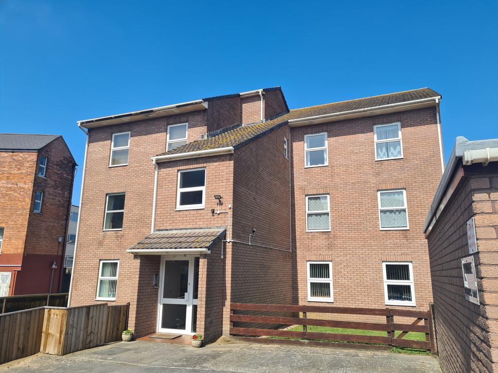 A 2 Bedroom purpose built 2nd Floor Flat Close to