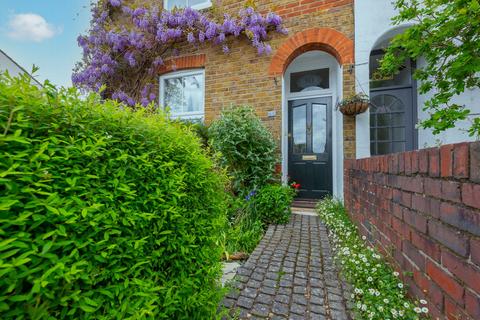 3 bedroom end of terrace house for sale, Reading Road, Farnborough, GU14