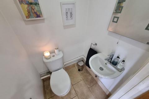62 Barry Road, Northampton, NN1 5JS