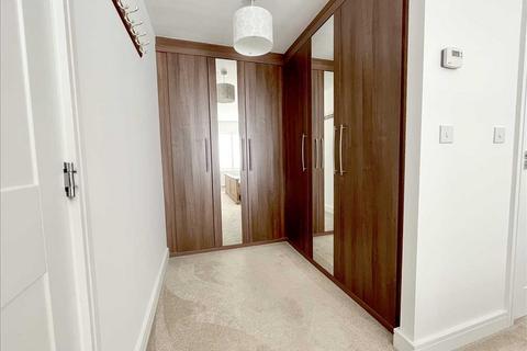 8 Griffiths Close, Bushey, WD23 3EY