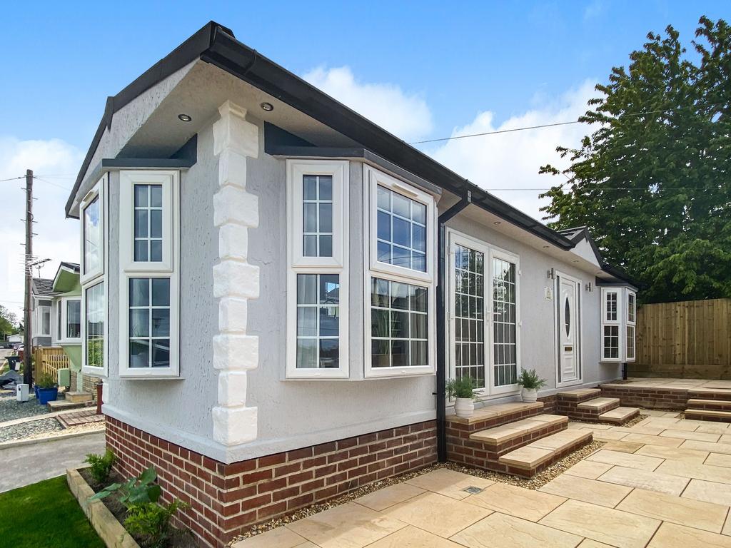 Bungalow Park, Holders Road, Amesbury, SP4 7PJ 1 bed park home for sale