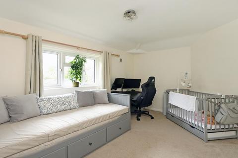 73a Townholm Crescent, London, W7 2LZ