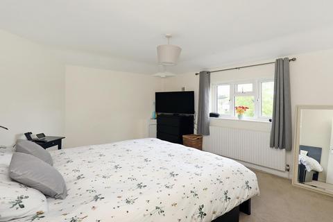 73a Townholm Crescent, London, W7 2LZ