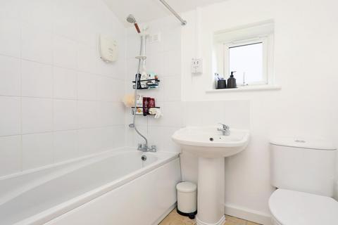 73a Townholm Crescent, London, W7 2LZ
