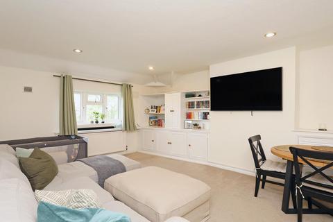 73a Townholm Crescent, London, W7 2LZ