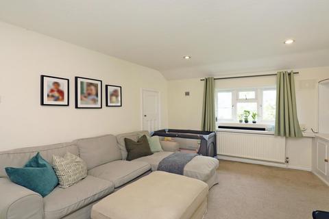73a Townholm Crescent, London, W7 2LZ