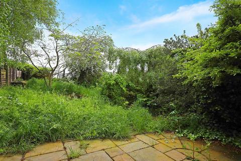 73a Townholm Crescent, London, W7 2LZ