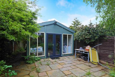 73a Townholm Crescent, London, W7 2LZ