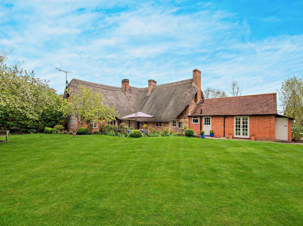 Chilton Foliat, Hungerford, Berkshire 4 bed detached house for sale £