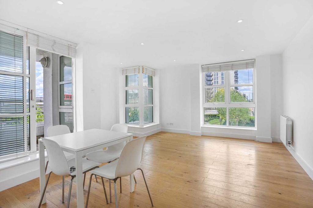 Barrier Point Road, Silvertown 2 bed apartment £2,100 pcm (£485 pw)