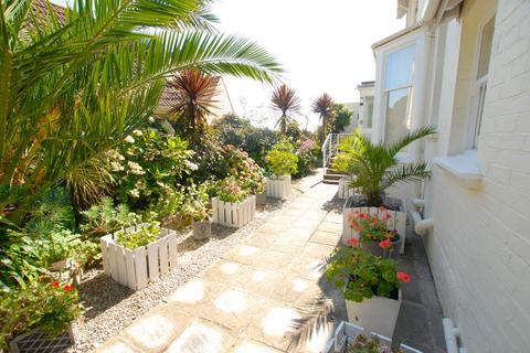 2 bedroom apartment for sale - The Riviera, Sandgate, CT20