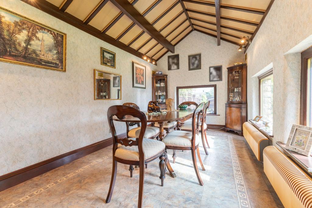 Garden Road, Brighouse, HD6 2ES 3 bed detached house £460,000