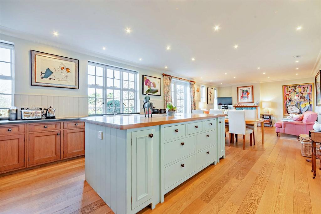 Upper Lambourn, Hungerford, Berkshire 5 bed detached house for sale £