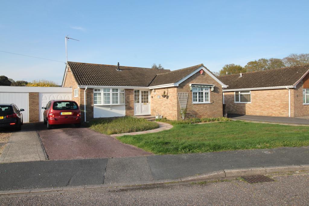 Sheldrake Road, Christchurch BH23 2 bed detached bungalow £1,395 pcm