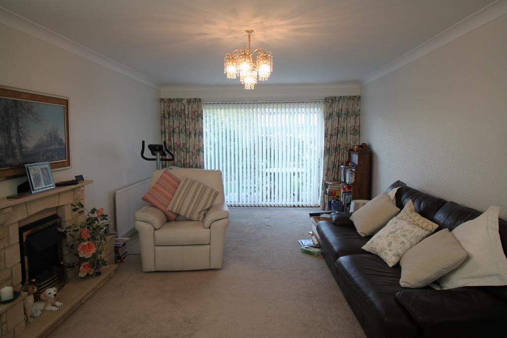 Sheldrake Road, Christchurch BH23 2 bed detached bungalow £1,395 pcm