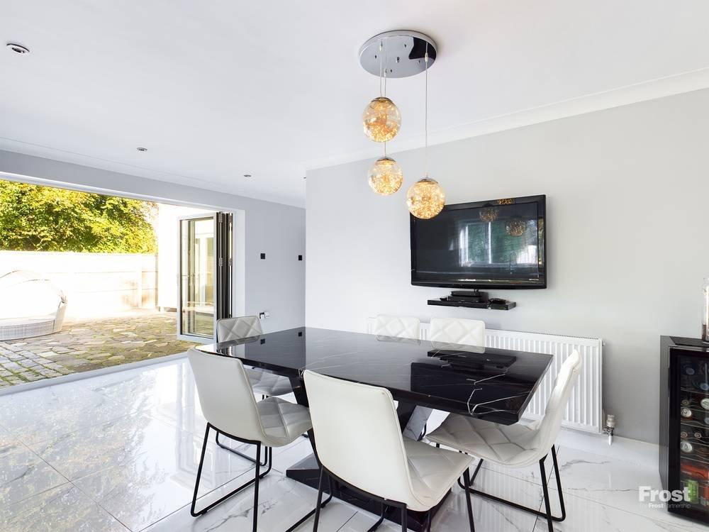 Diner / Kitchen