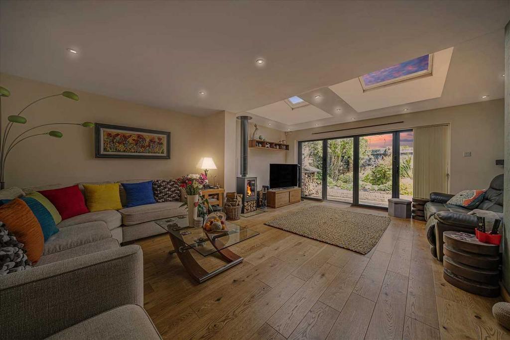 Cambrian Way, Basingstoke 2 bed terraced house £325,000