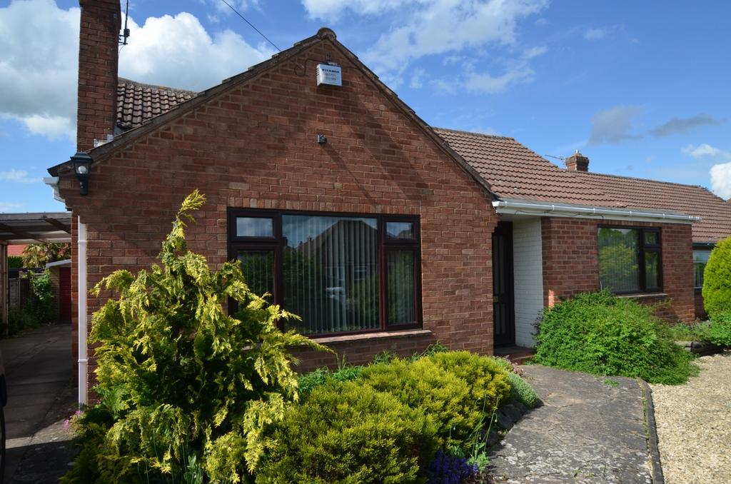 4 Russell Drive, Malvern... 2 bed bungalow £825 pcm (£190 pw)