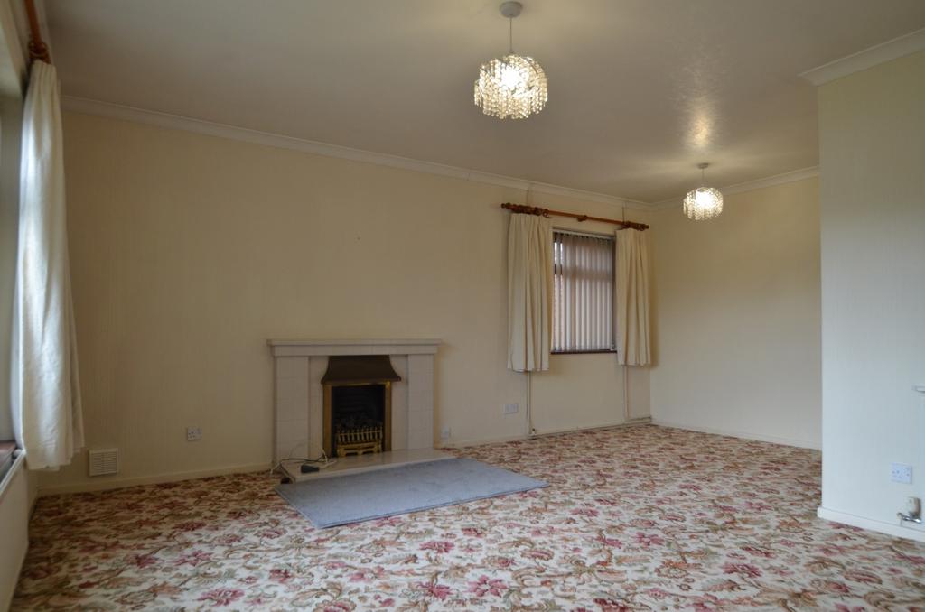 4 Russell Drive, Malvern... 2 bed bungalow £825 pcm (£190 pw)