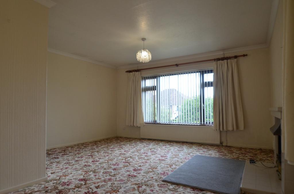4 Russell Drive, Malvern... 2 bed bungalow £825 pcm (£190 pw)