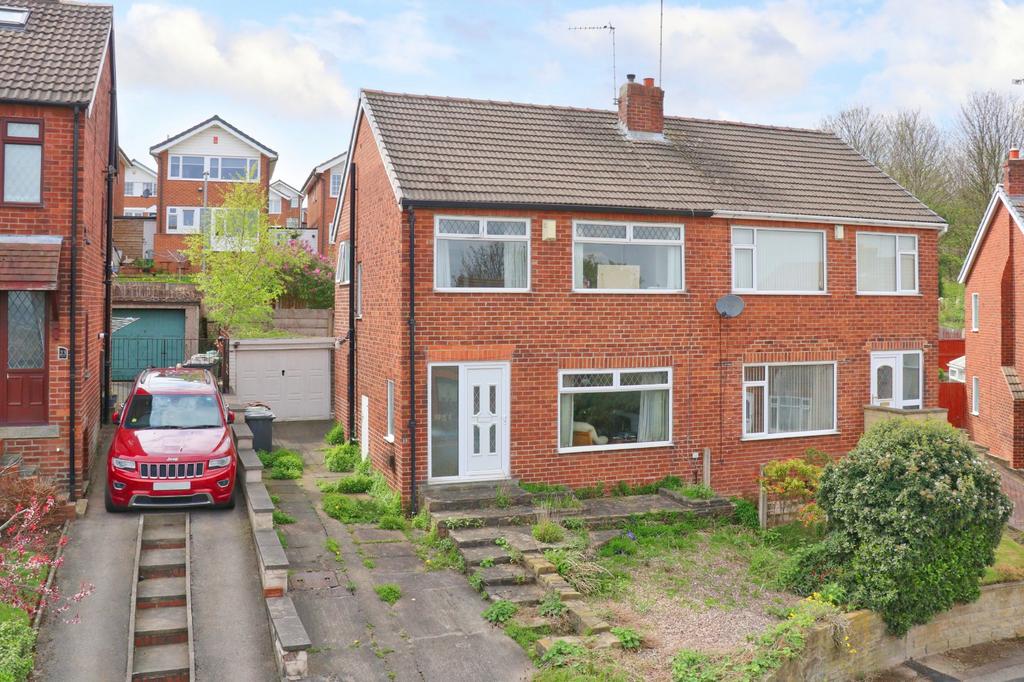 Green Hill Gardens, Wortley, Leeds, West Yorkshire, LS12 3 bed semi
