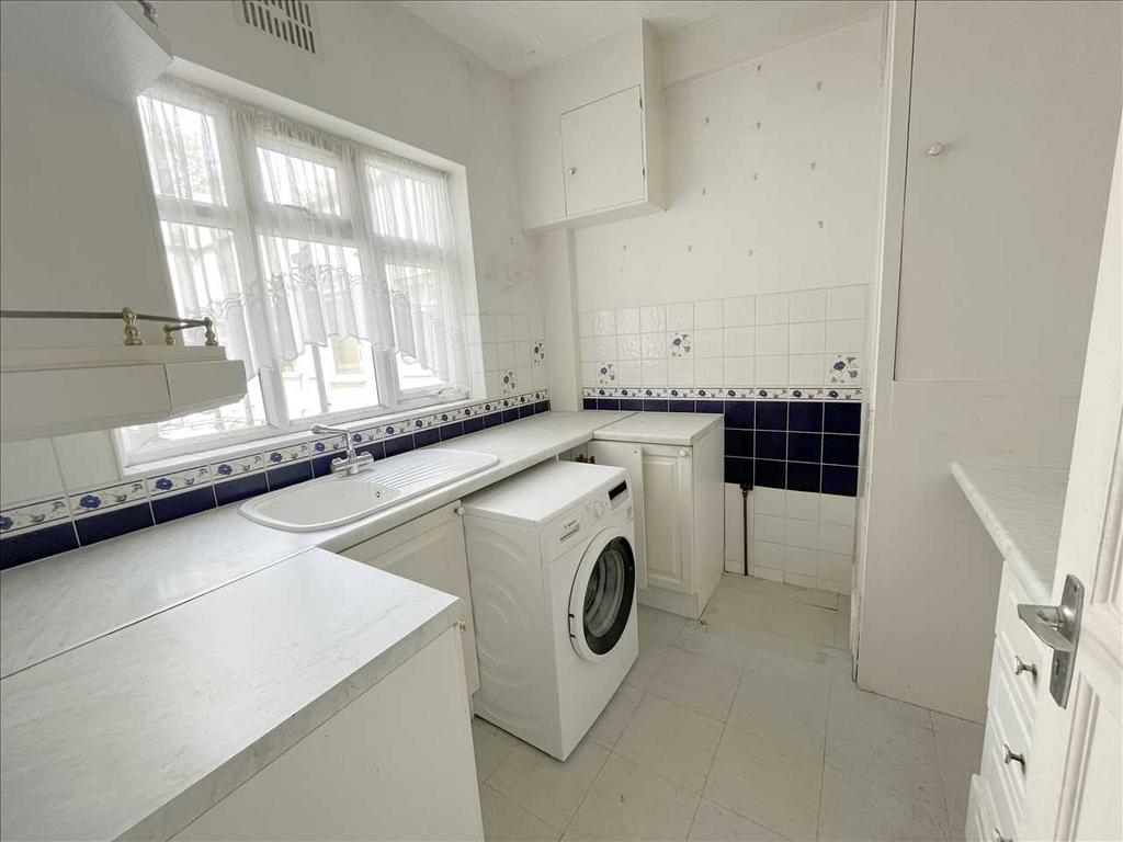 The Rutts, Bushey Heath, WD23. 1 bed flat for sale £259,950
