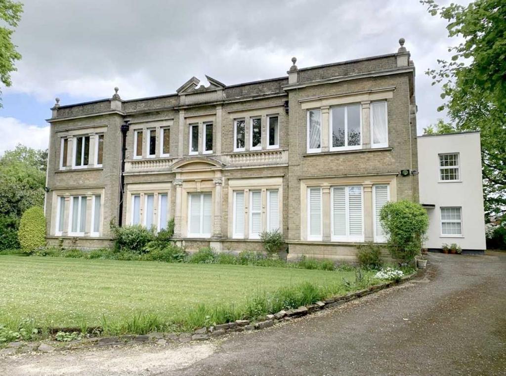 The Rutts, Bushey Heath, WD23. 1 bed flat for sale £259,950
