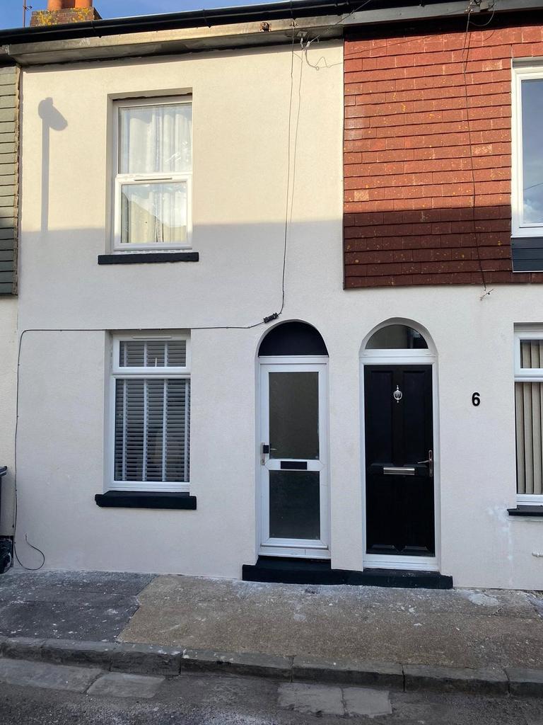 Victoria Place, Gosport, Hampshire, PO12 2 bed terraced house for sale