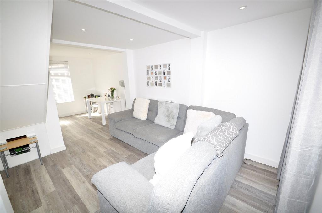 Victoria Place, Gosport, Hampshire, PO12 2 bed terraced house for sale £200,000
