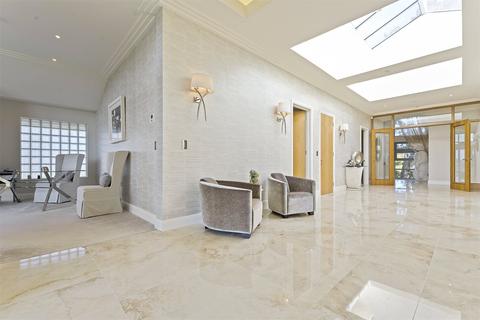 4 bedroom penthouse for sale, Haig Avenue, Canford Cliffs, Poole, Dorset, BH13