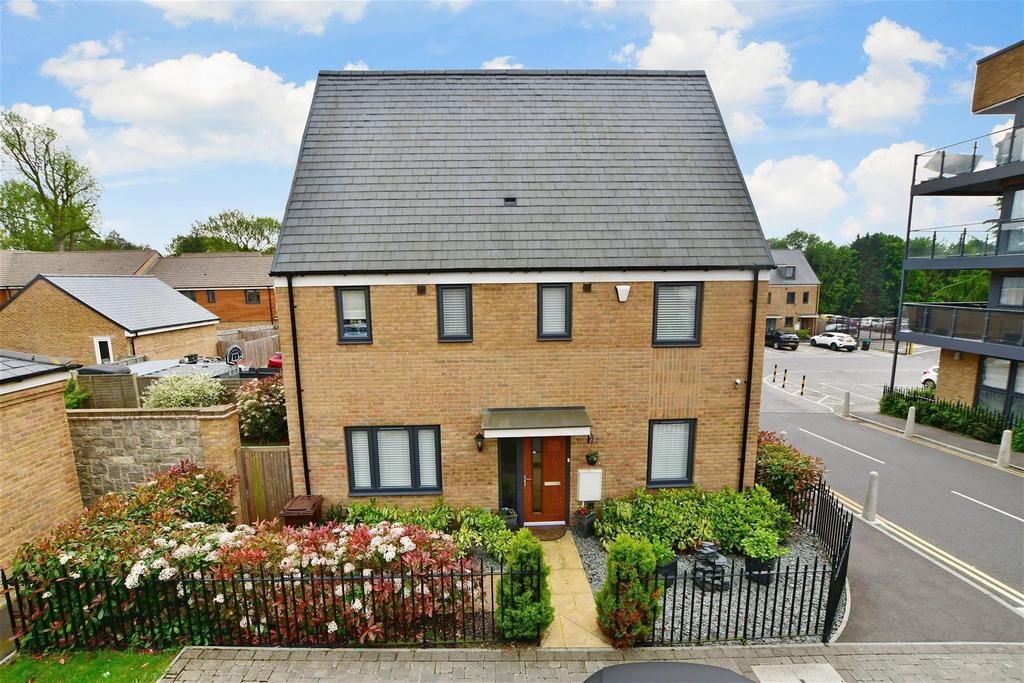 Whatman Drive, Maidstone, Kent 3 bed end of terrace house for sale £