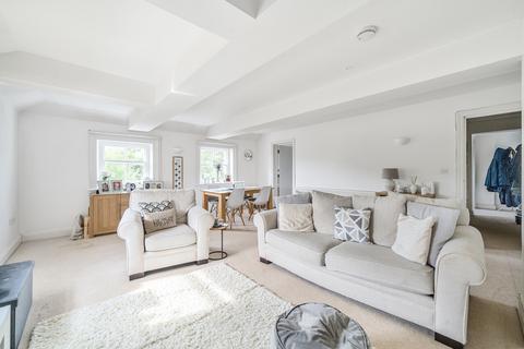 2 bedroom flat for sale, Thamesfield House, Russell Road, Shepperton, TW17