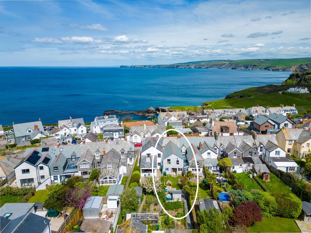 64675929def59 Tintagel Terrace 20 37-white circle