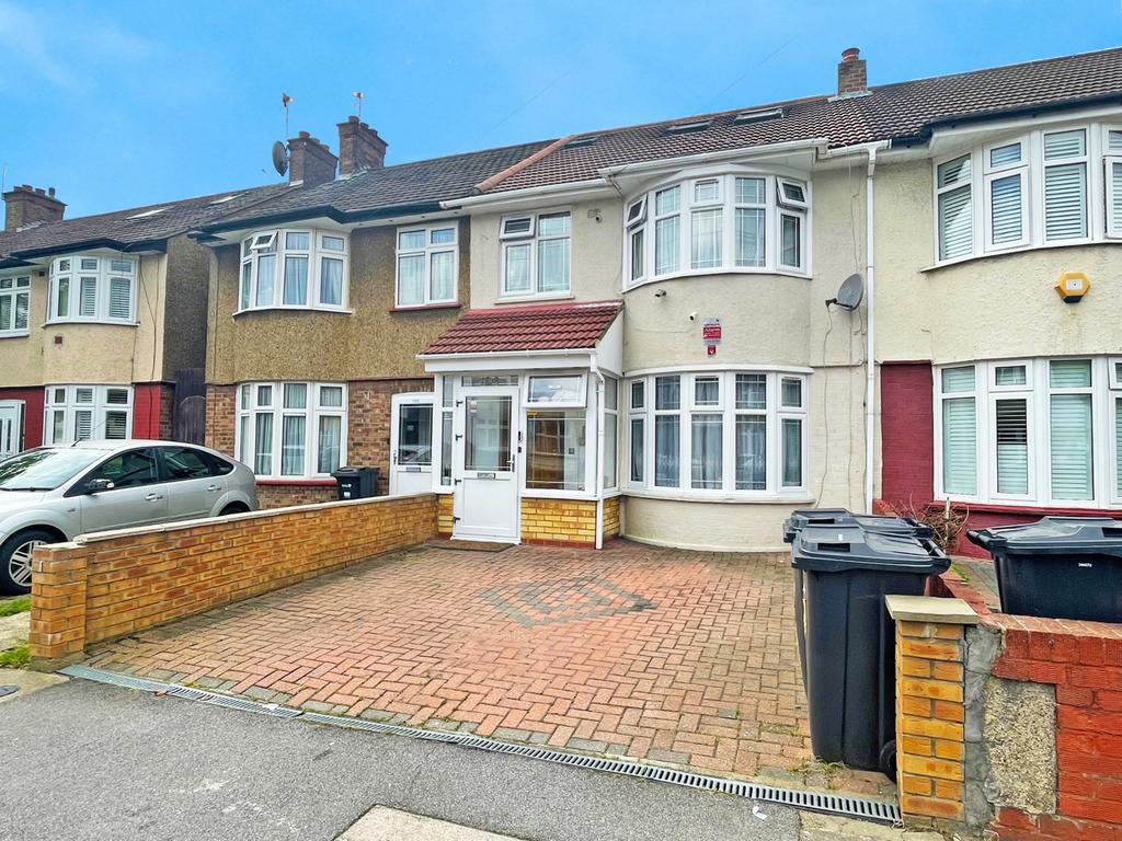 Park Road, Ilford, Essex, IG1 5 bed terraced house for sale £600,000