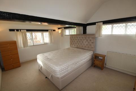 2 bedroom bungalow to rent - Chelmsford Road, Shenfield, Brentwood, Essex, CM15