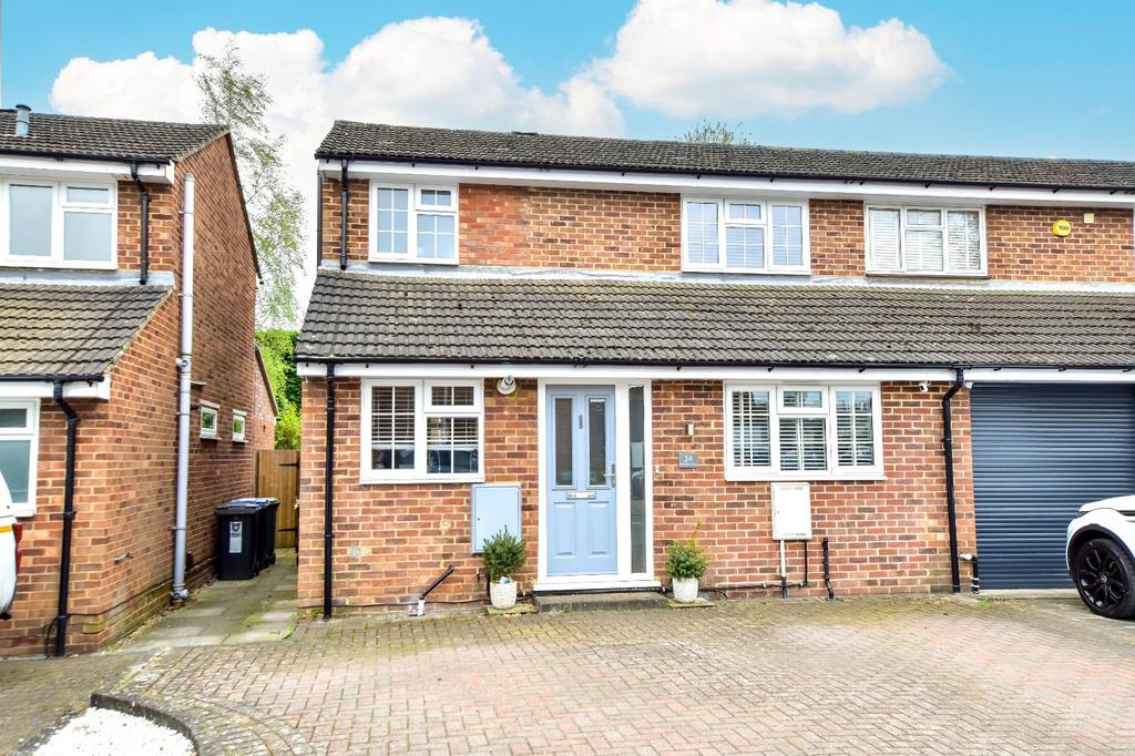 Riverside Close, Kings Langley, Herts, WD4 3 bed semidetached house