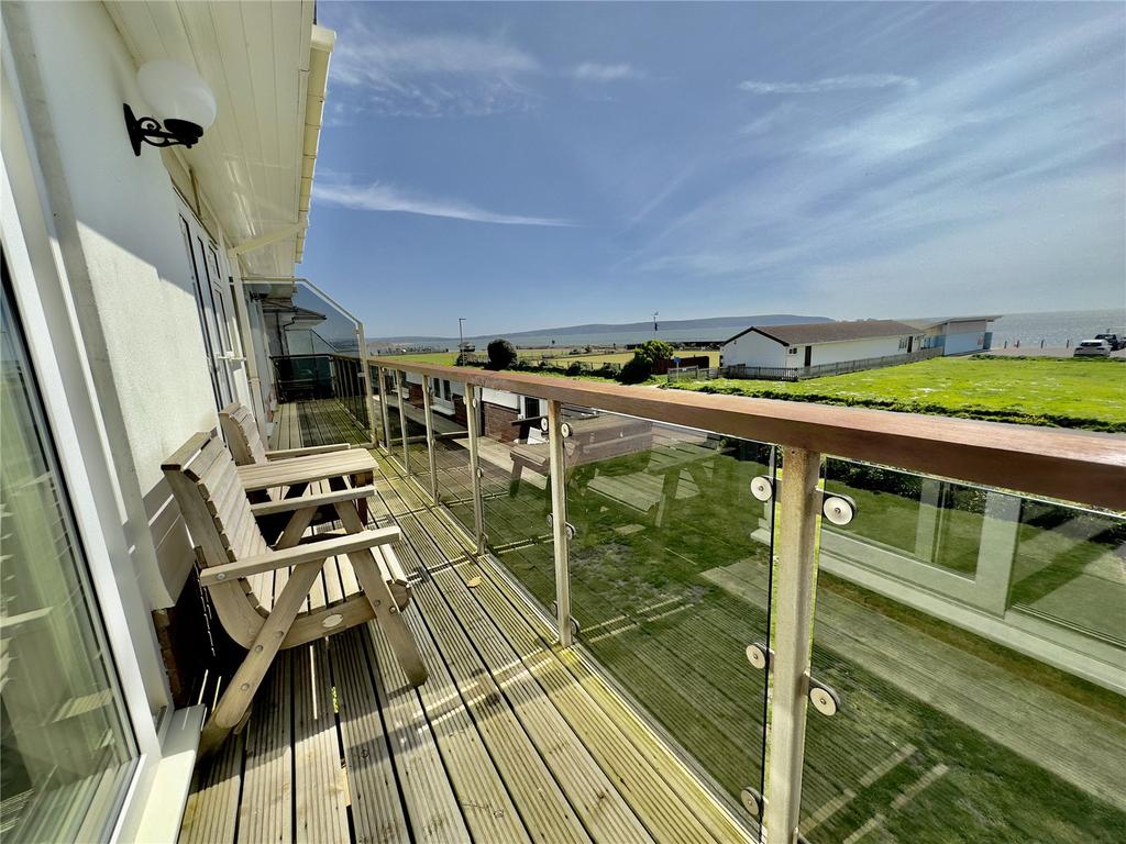 Hurst Road, Milford on Sea, Lymington, Hampshire, SO41 2 bed apartment for sale £525,000