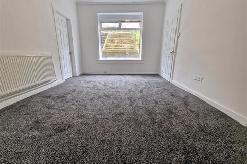 3 bedroom apartment to rent, Curtis Avenue, Kings Park, Glasgow
