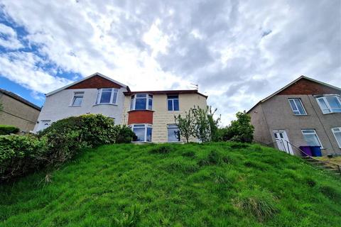 3 bedroom apartment to rent, Curtis Avenue, Kings Park, Glasgow