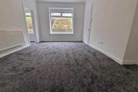 3 bedroom apartment to rent, Curtis Avenue, Kings Park, Glasgow