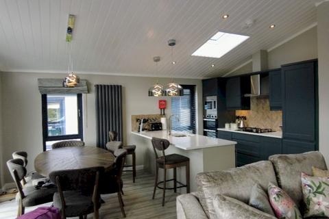 2 bedroom lodge for sale, Faringdon Grange Holiday Lodge Park, Great Coxwell SN7