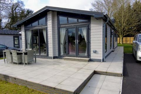 2 bedroom lodge for sale, Faringdon Grange Holiday Lodge Park, Great Coxwell SN7