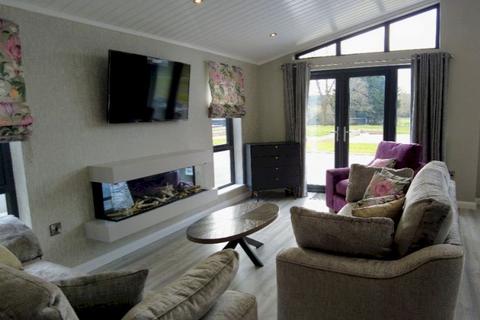 2 bedroom lodge for sale, Faringdon Grange Holiday Lodge Park, Great Coxwell SN7