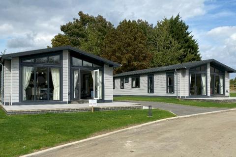 2 bedroom lodge for sale, Faringdon Grange Holiday Lodge Park, Great Coxwell SN7