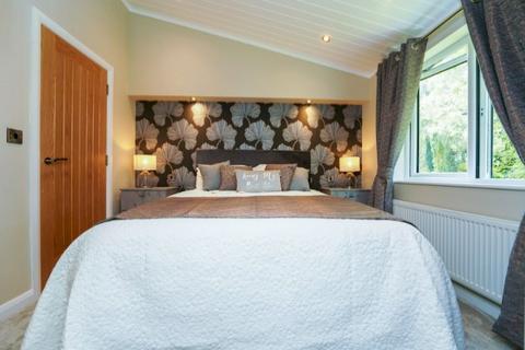 2 bedroom lodge for sale, Faringdon Grange Holiday Lodge Park, , Great Coxwell SN7