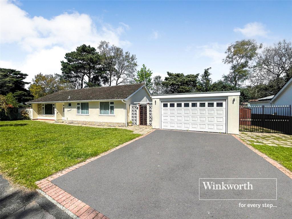 Ferndown, Ferndown BH22 3 bed bungalow for sale £585,000