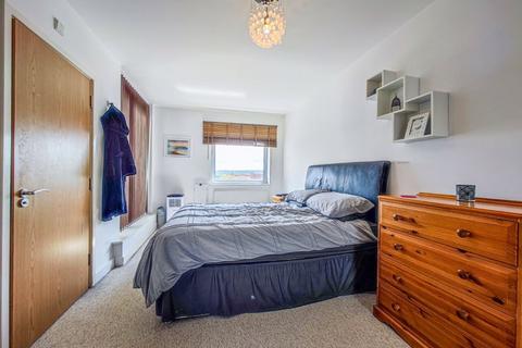 2 bedroom penthouse for sale - Merbury Close, West Thamesmead