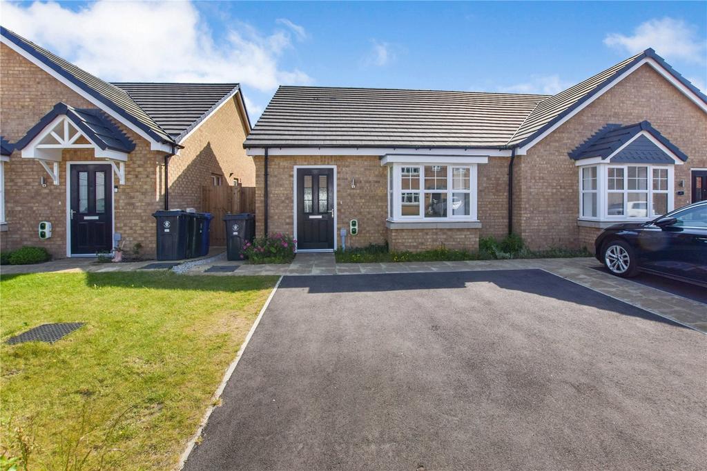 Vines Cross Way, Skelmersdale... 2 bed bungalow £895 pcm (£207 pw)